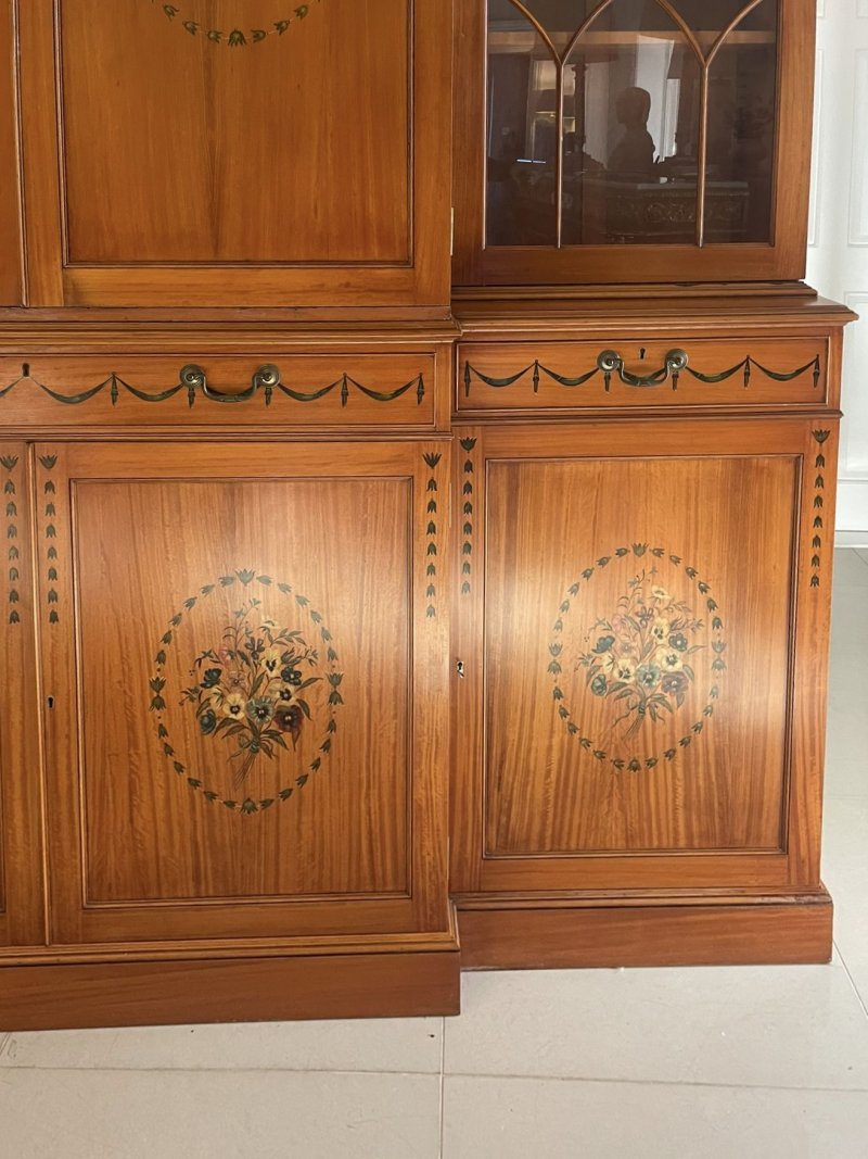 Large Quality Satinwood Breakfront Bookcase with Original Painted Decoration - Image 5